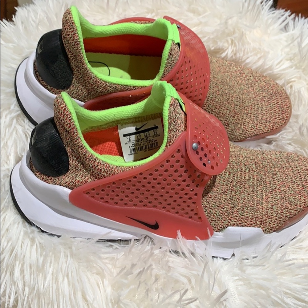 Nike sneakers size 6